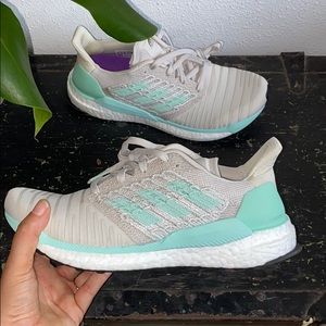 NWT ADIDAS SOLARBOOST RUNNING SHOE SIZE 8